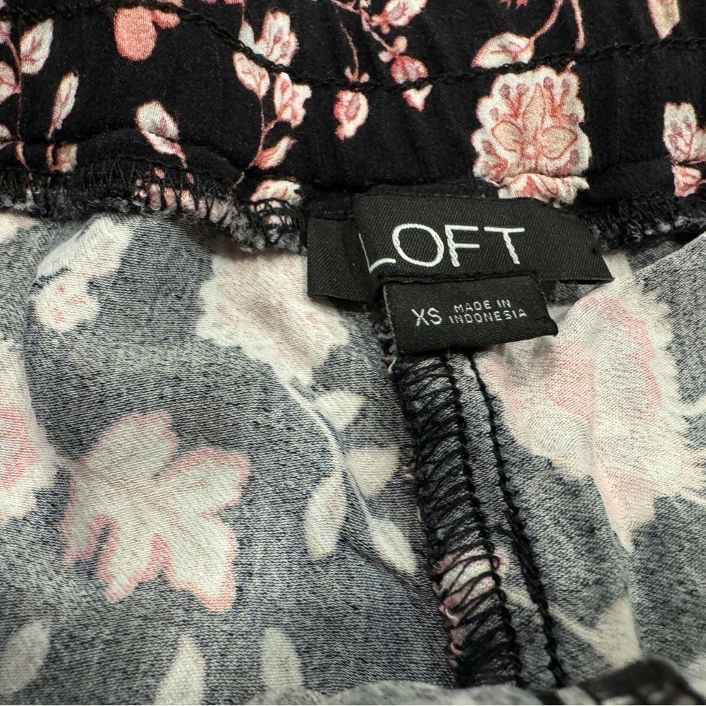 LOFT High Waisted Floral Pull On Drawstring Dressy Shorts Size Small - Picture 4 of 4